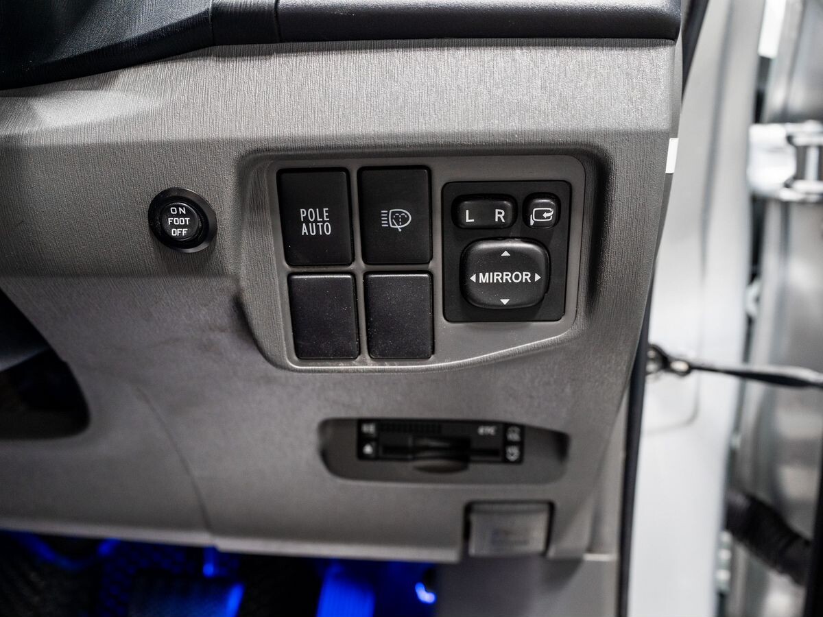 Toyota Prius 2010 - фото автомобиля