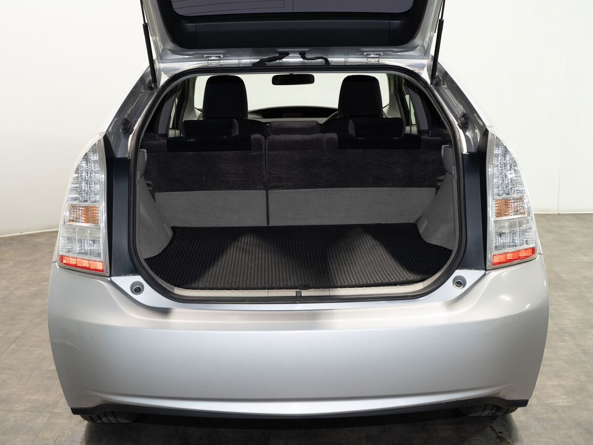 Toyota Prius 2010 - фото автомобиля