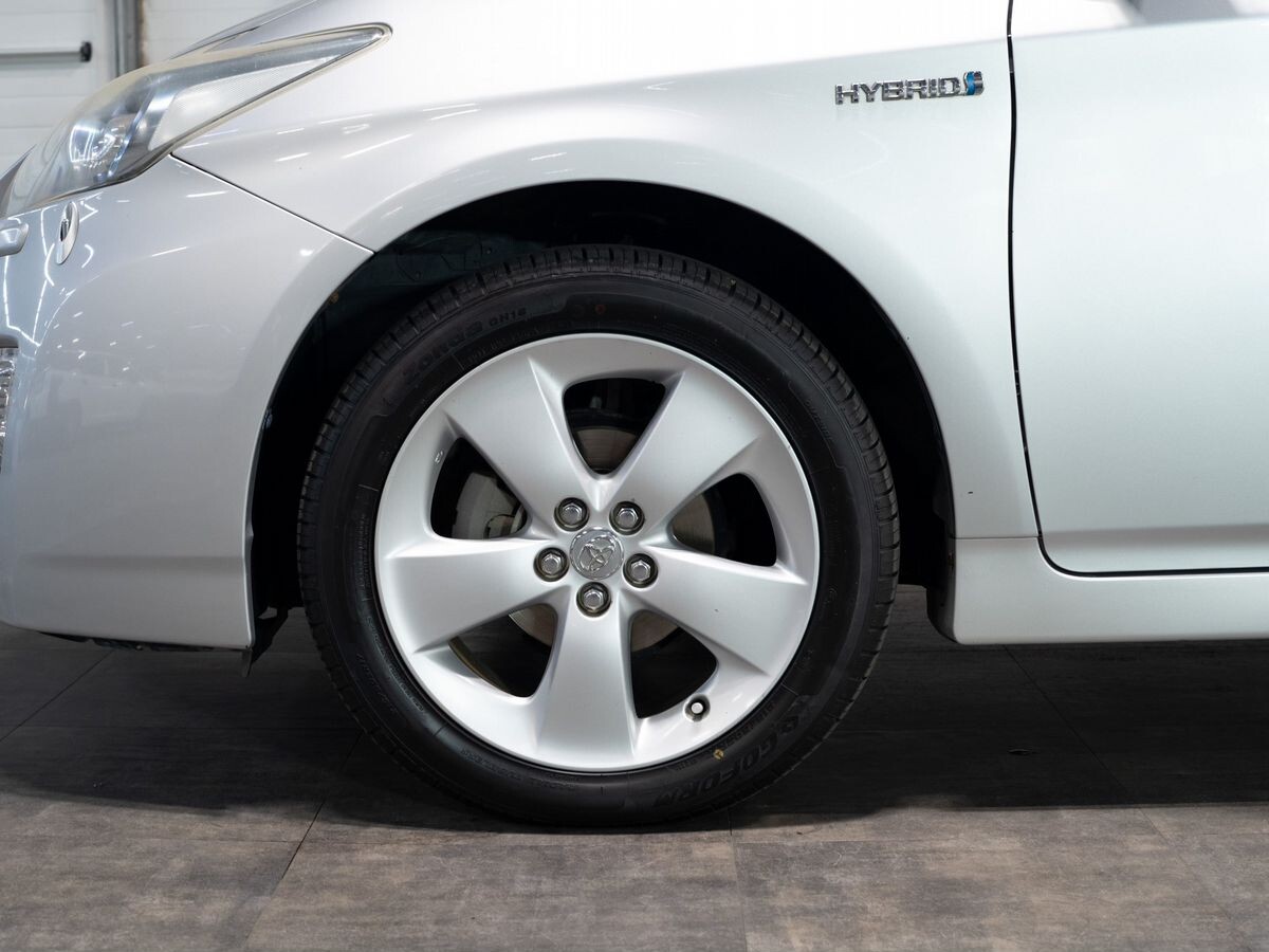 Toyota Prius 2010 - фото автомобиля