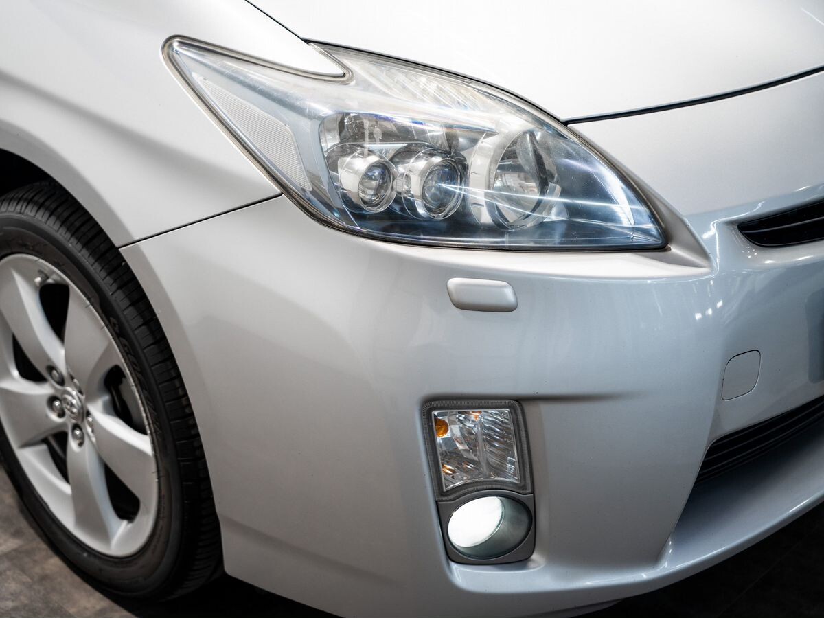 Toyota Prius 2010 - фото автомобиля