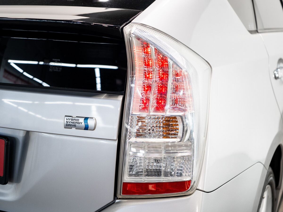 Toyota Prius 2010 - фото автомобиля
