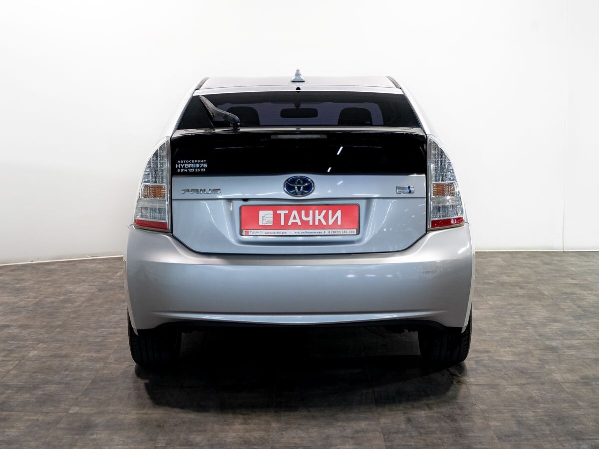 Toyota Prius 2010 - фото автомобиля