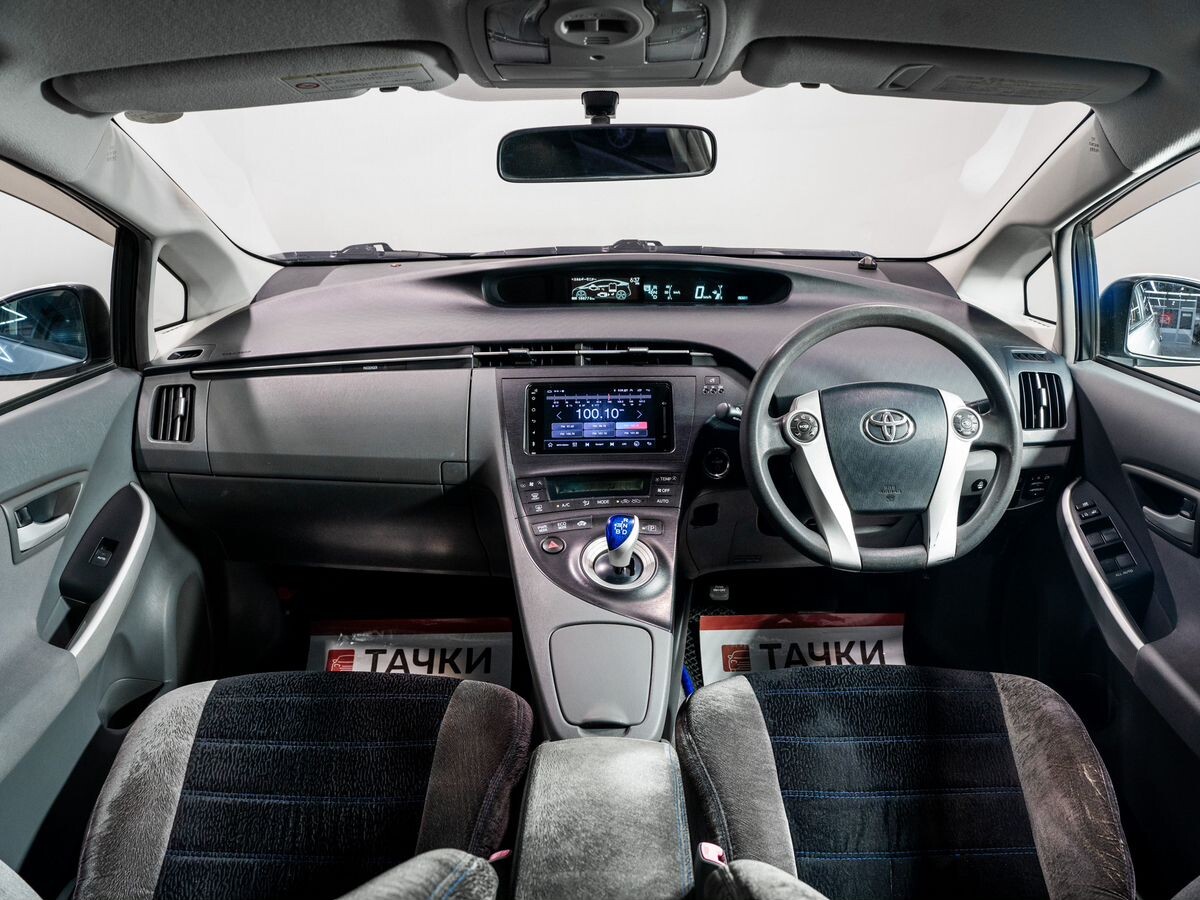 Toyota Prius 2010 - фото автомобиля