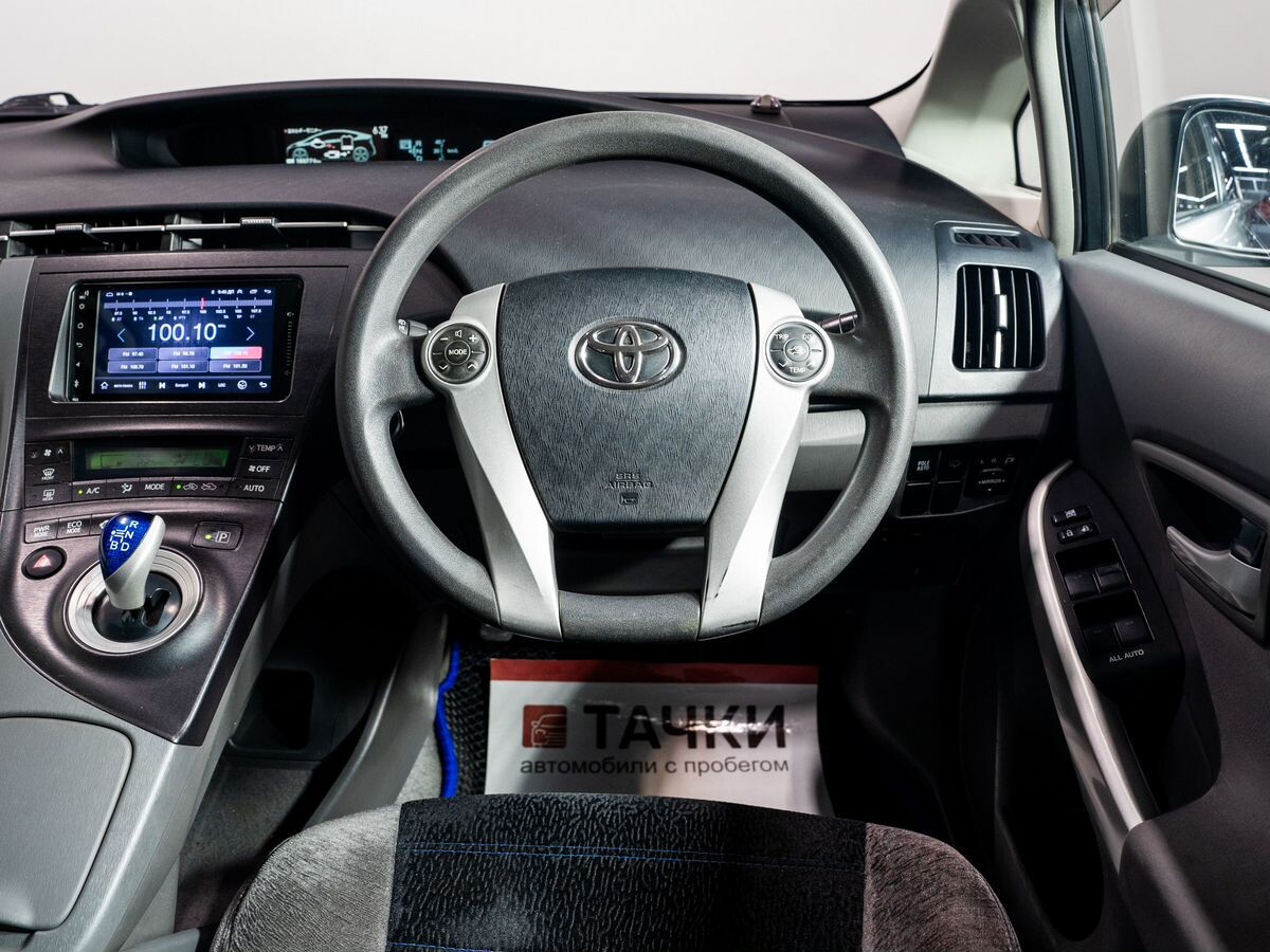 Toyota Prius 2010 - фото автомобиля