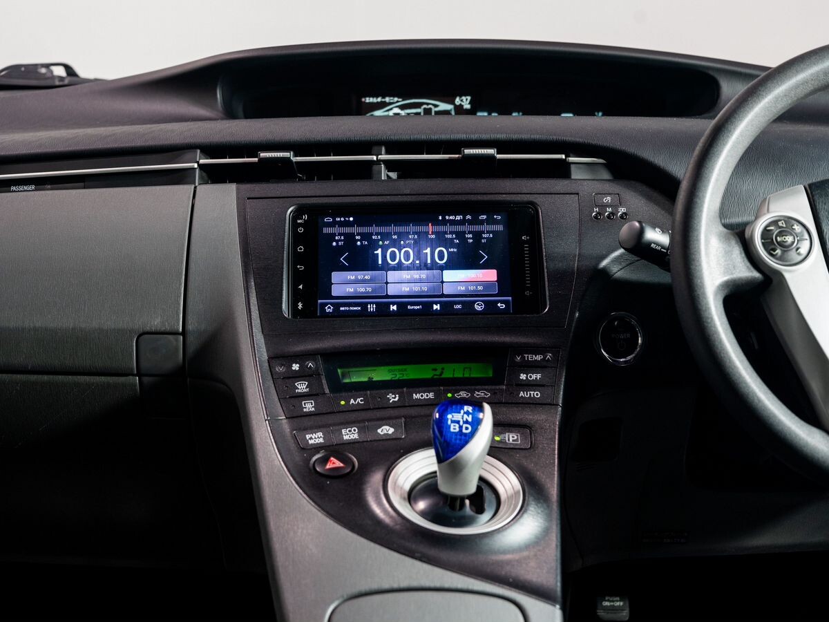 Toyota Prius 2010 - фото автомобиля