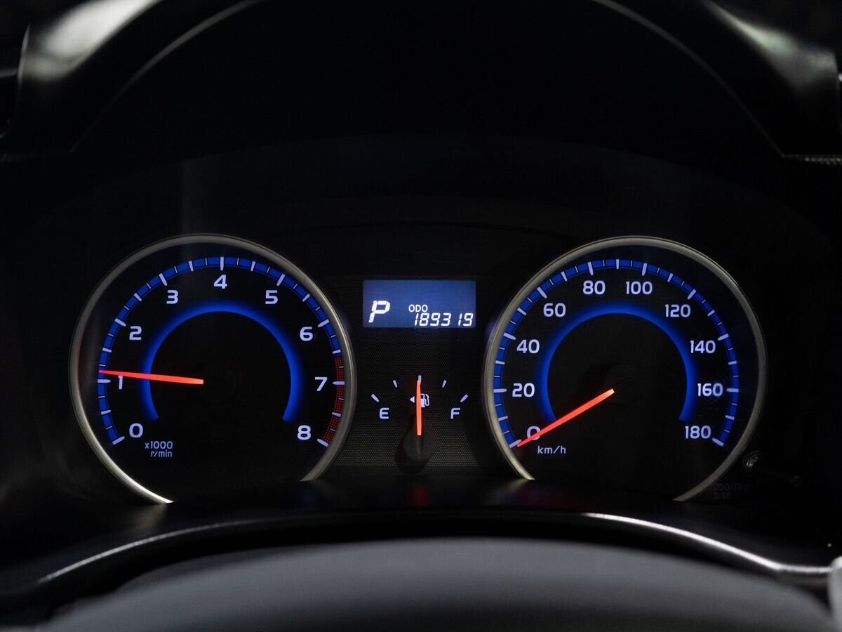 Toyota Wish 2012 - фото автомобиля