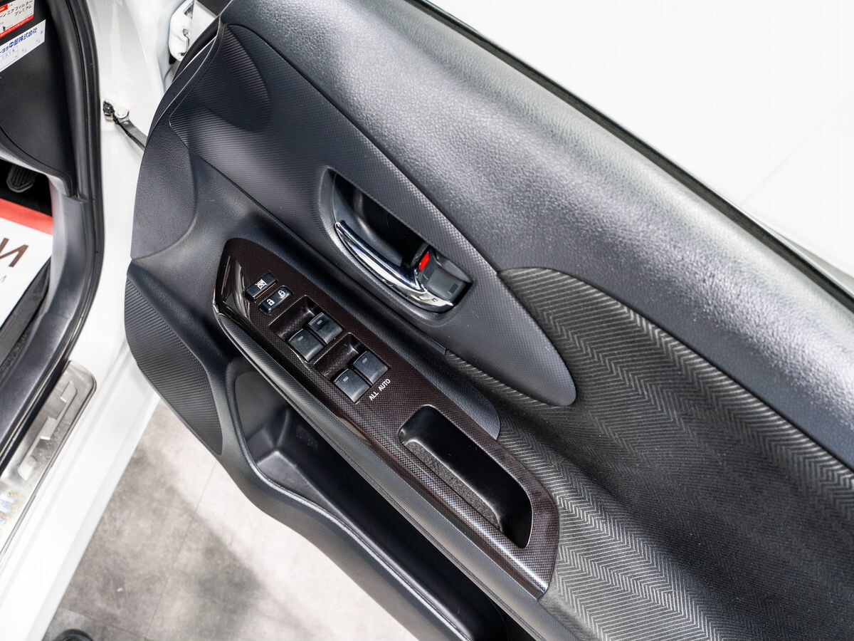 Toyota Wish 2012 - фото автомобиля