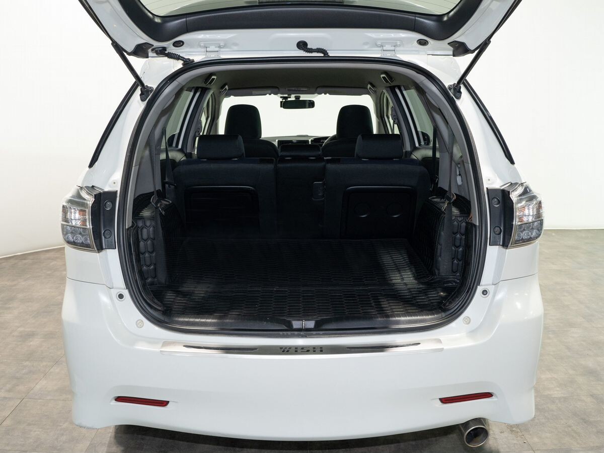 Toyota Wish 2012 - фото автомобиля