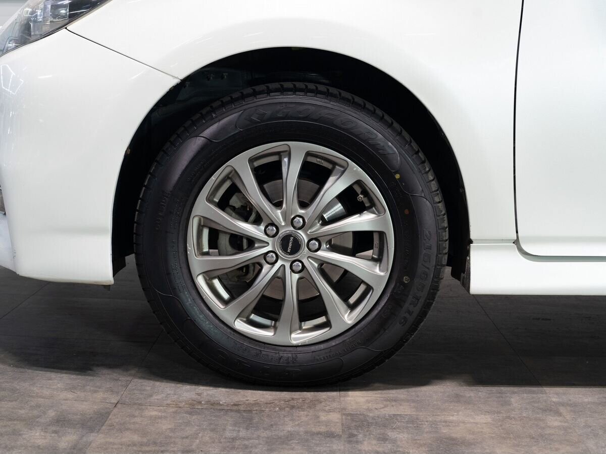 Toyota Wish 2012 - фото автомобиля