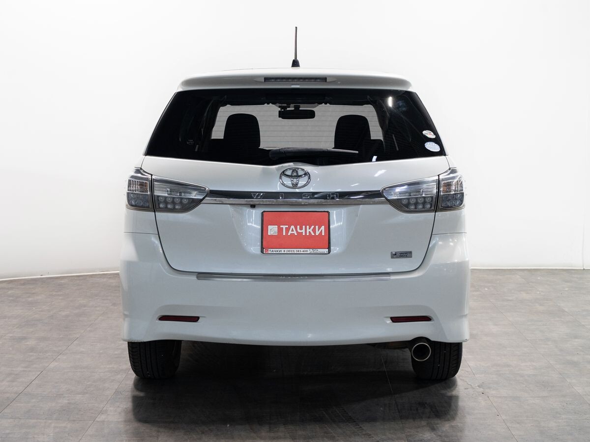 Toyota Wish 2012 - фото автомобиля