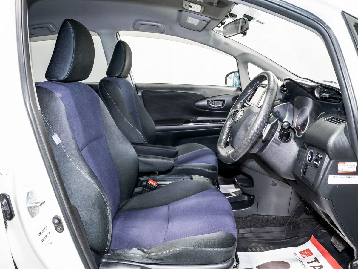 Toyota Wish 2012 - фото автомобиля