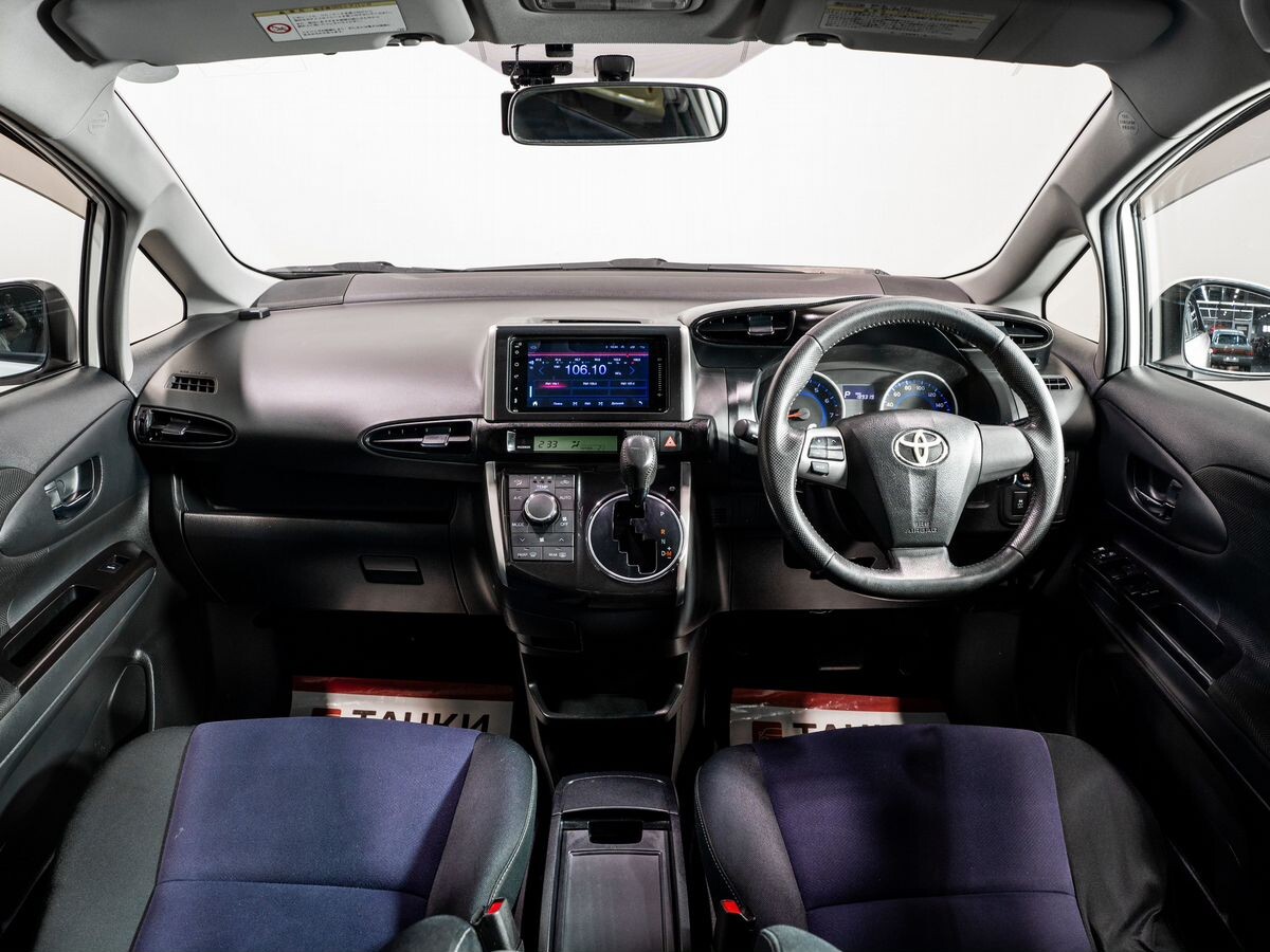 Toyota Wish 2012 - фото автомобиля
