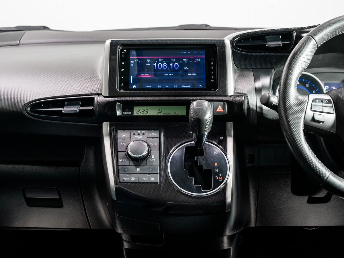 Toyota Wish 2012 - фото автомобиля