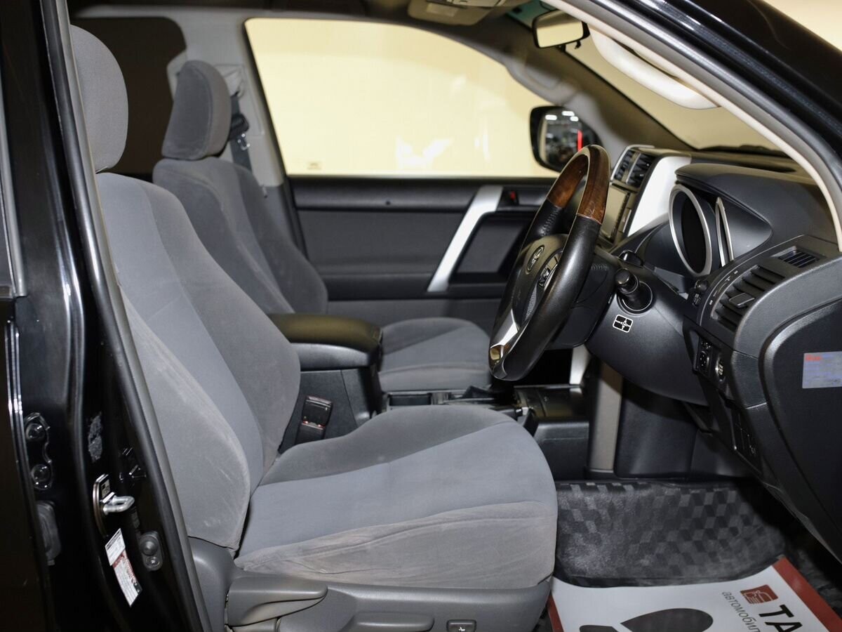 Toyota Land Cruiser Prado 2011 - фото автомобиля
