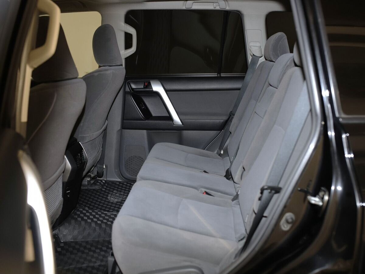 Toyota Land Cruiser Prado 2011 - фото автомобиля