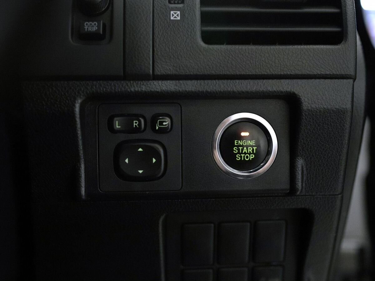Toyota Land Cruiser Prado 2011 - фото автомобиля