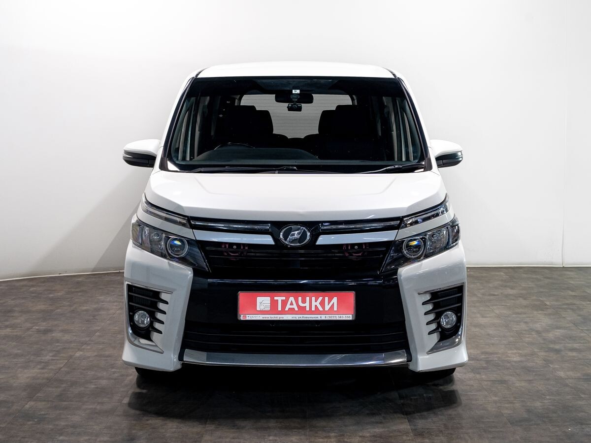 Toyota Voxy 2014 - фото автомобиля