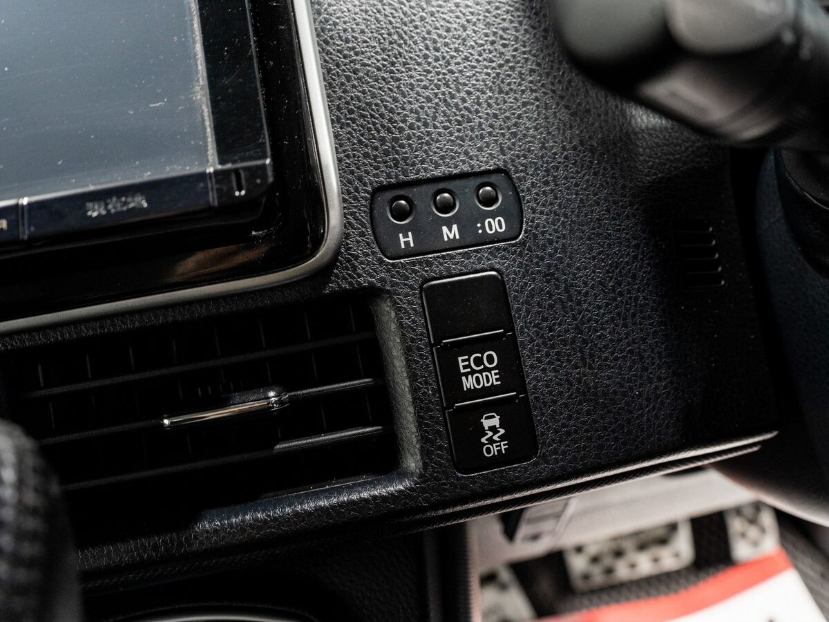 Toyota Voxy 2014 - фото автомобиля