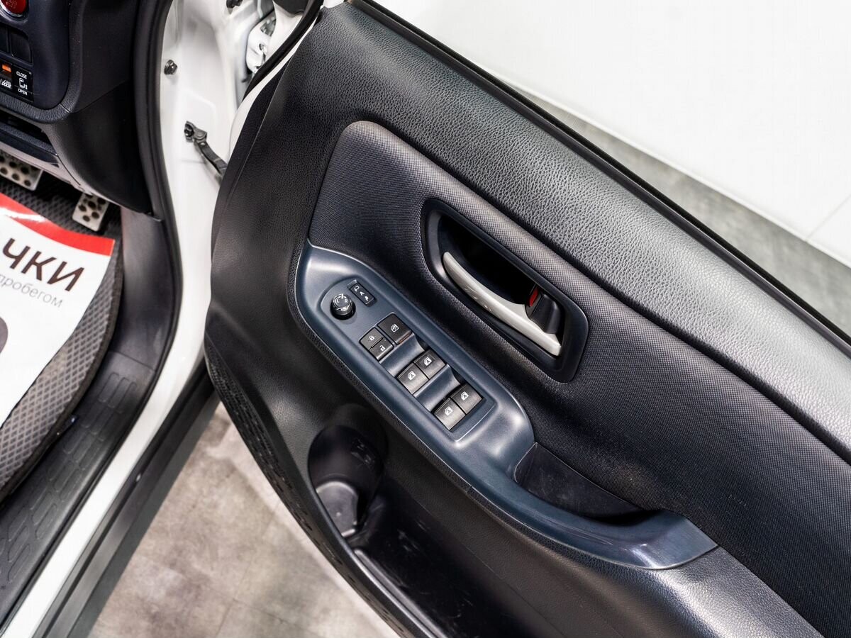 Toyota Voxy 2014 - фото автомобиля
