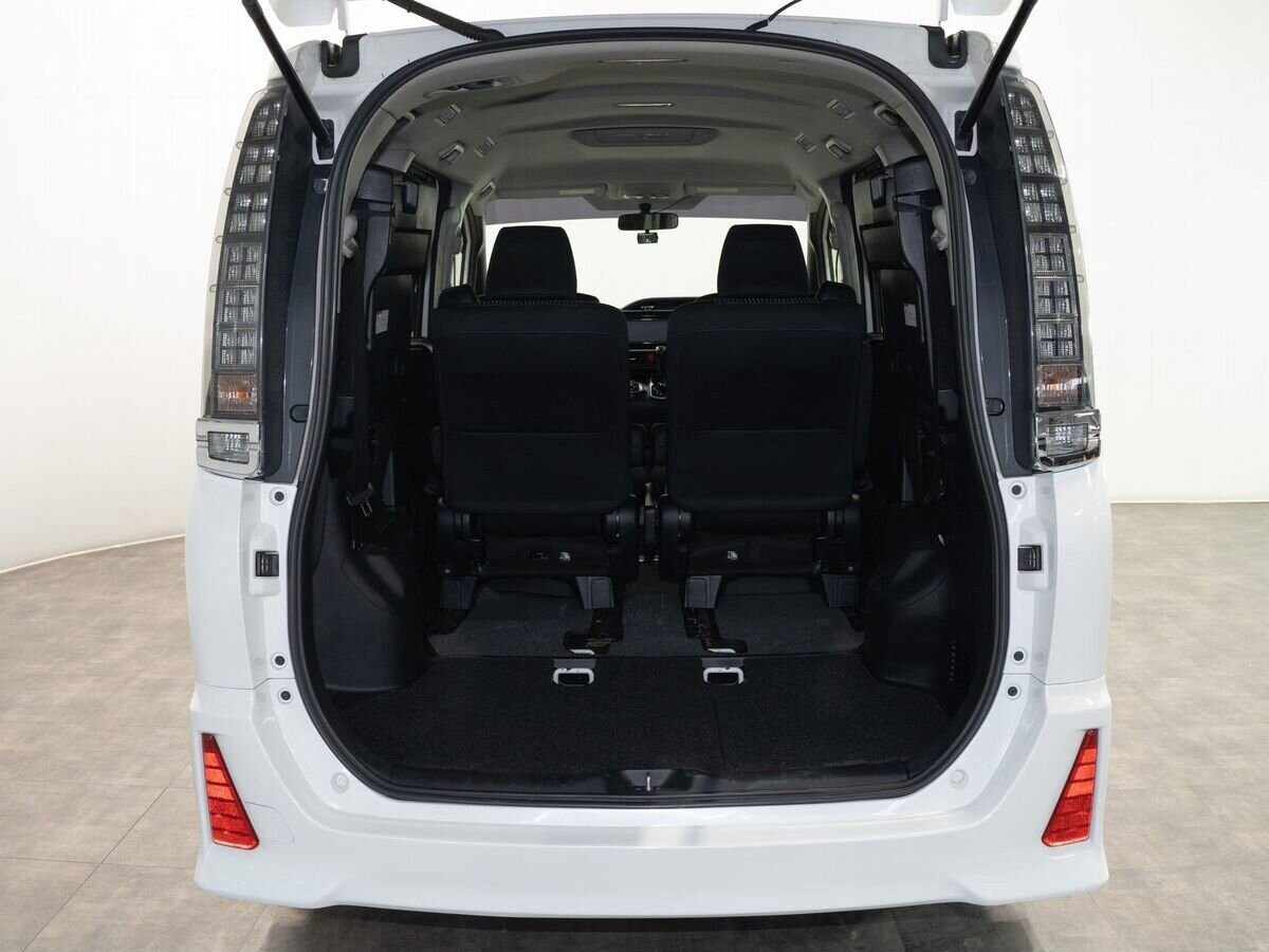 Toyota Voxy 2014 - фото автомобиля