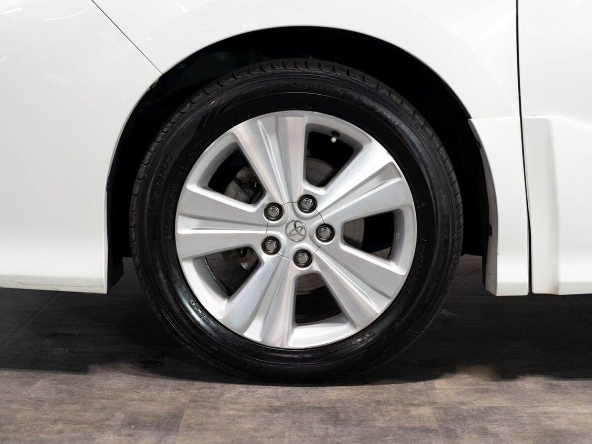 Toyota Voxy 2014 - фото автомобиля