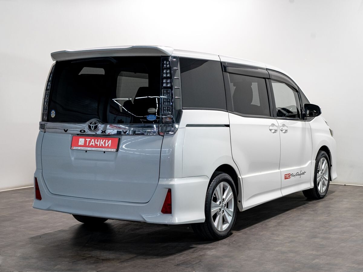 Toyota Voxy 2014 - фото автомобиля