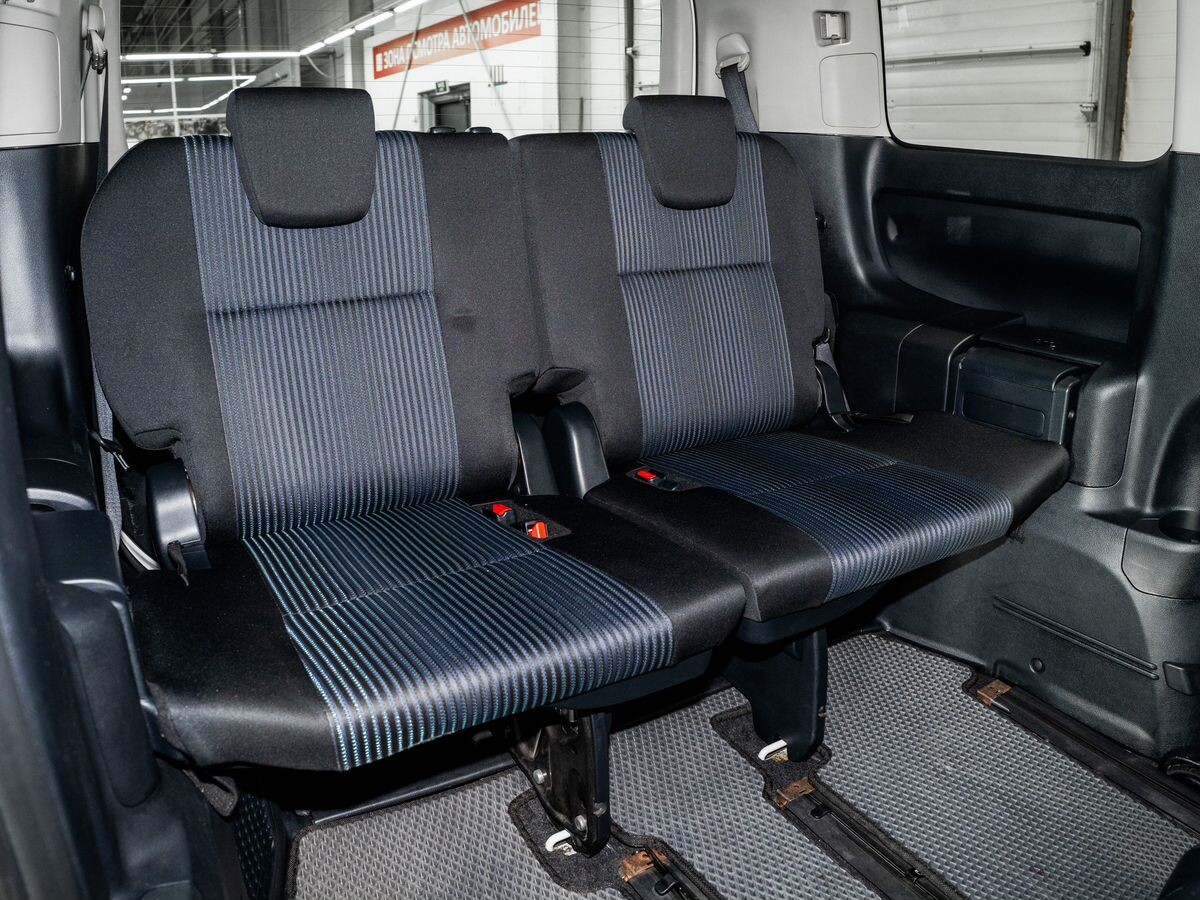 Toyota Voxy 2014 - фото автомобиля