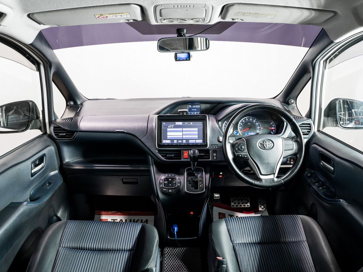 Toyota Voxy 2014 - фото автомобиля