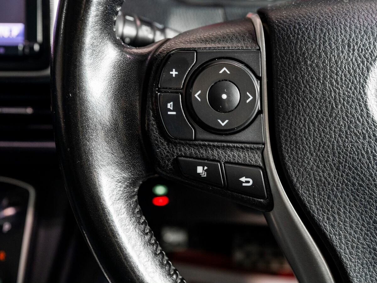 Toyota Voxy 2014 - фото автомобиля