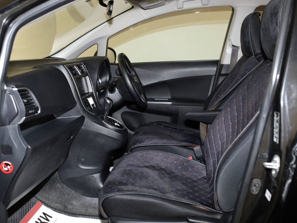 Toyota Ractis 2011 - фото автомобиля