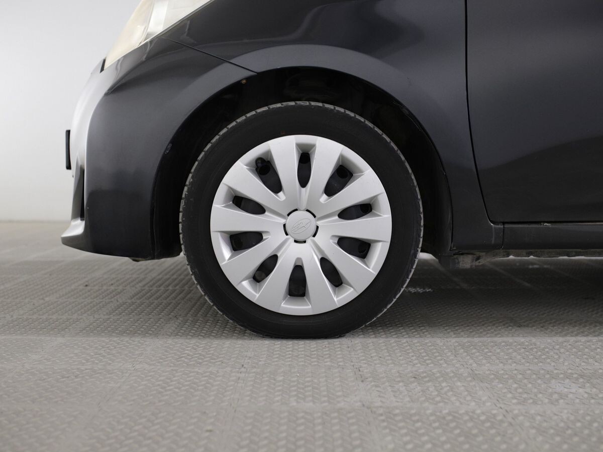 Toyota Ractis 2011 - фото автомобиля