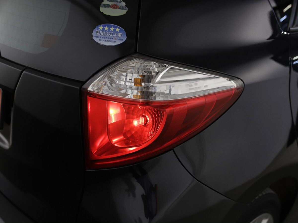 Toyota Ractis 2011 - фото автомобиля