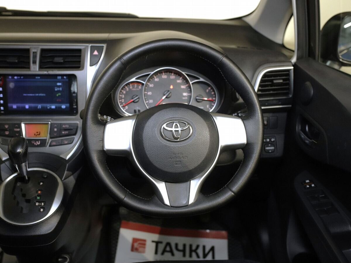 Toyota Ractis 2011 - фото автомобиля