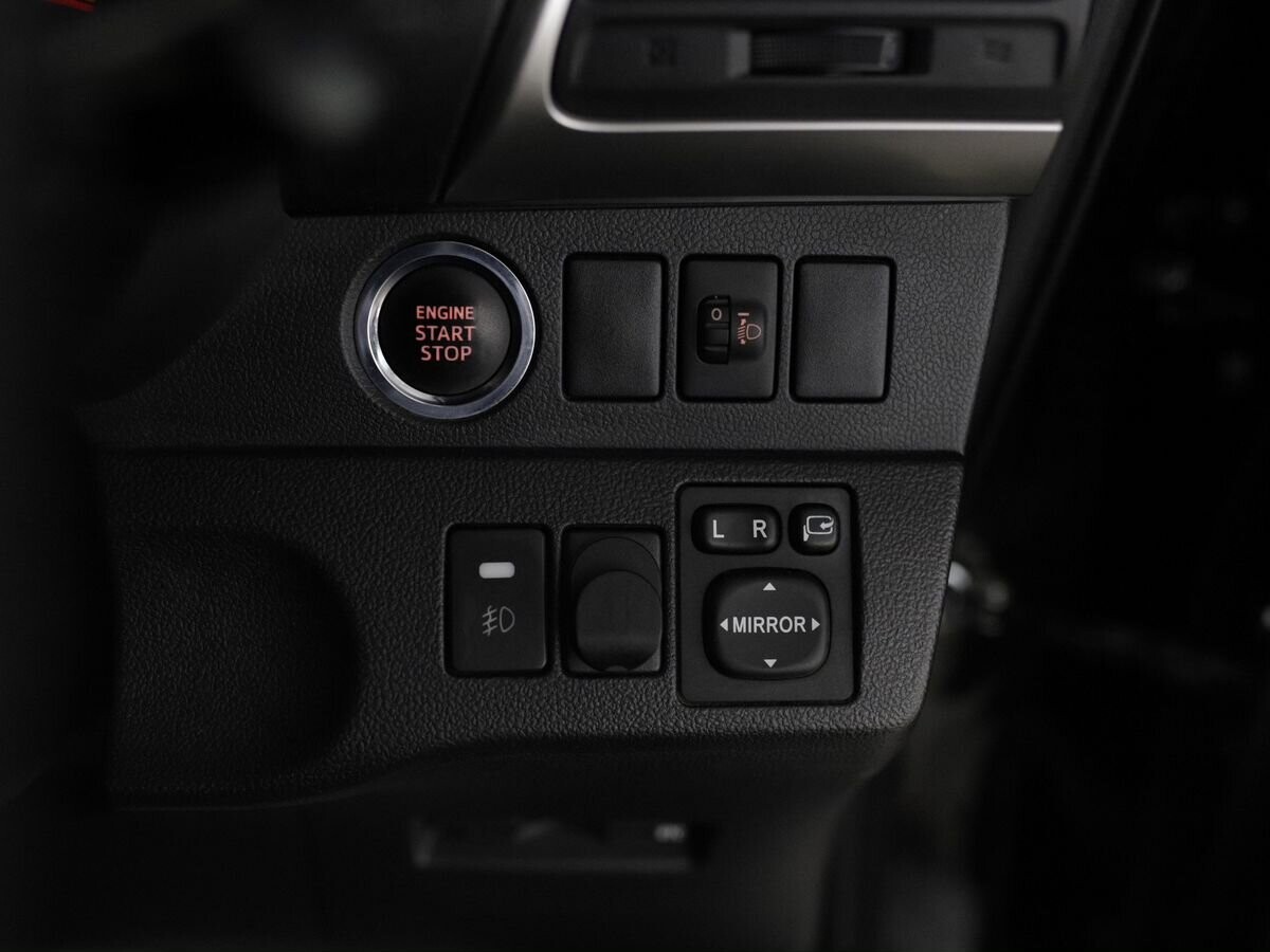 Toyota Ractis 2011 - фото автомобиля