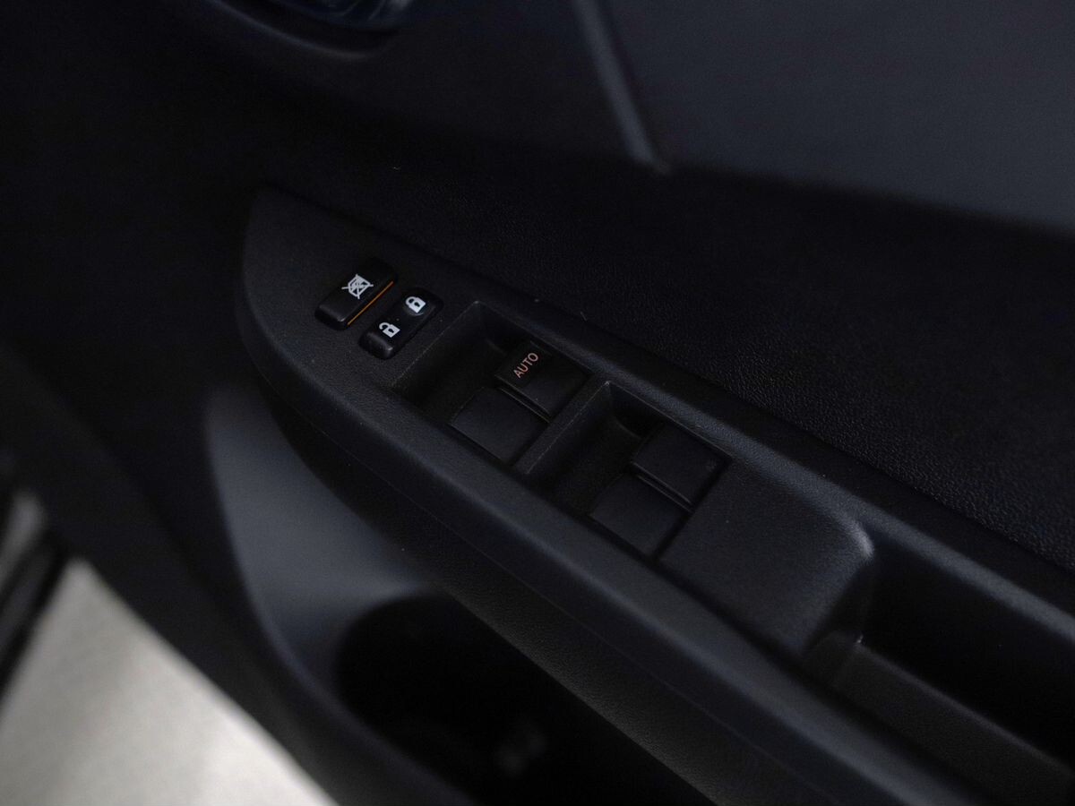 Toyota Ractis 2011 - фото автомобиля