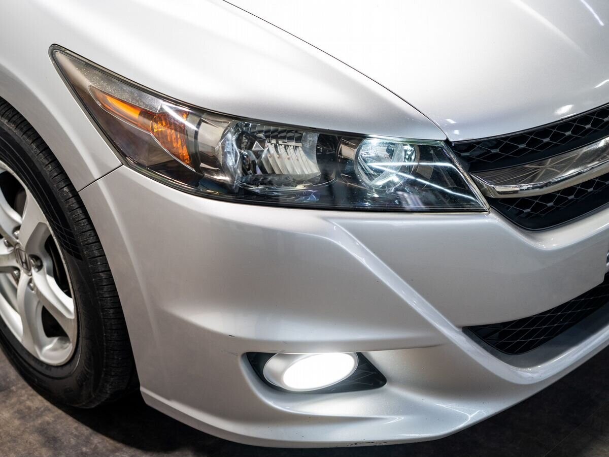 Honda Stream 2009 - фото автомобиля