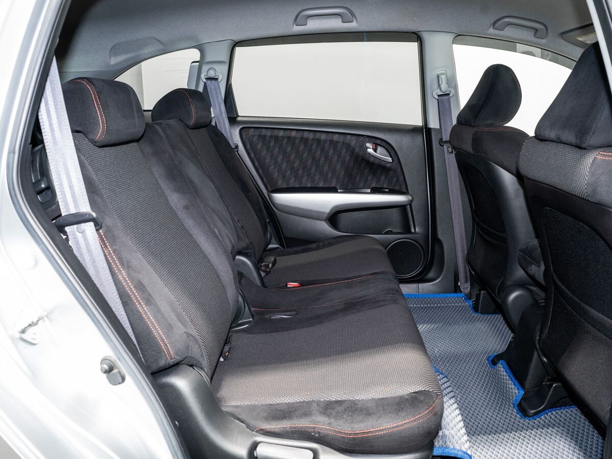 Honda Stream 2009 - фото автомобиля