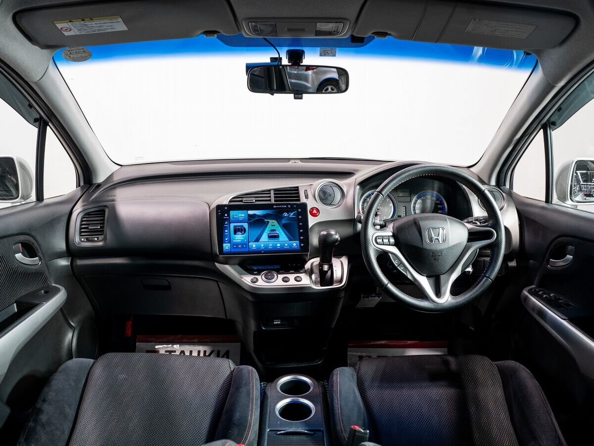 Honda Stream 2009 - фото автомобиля