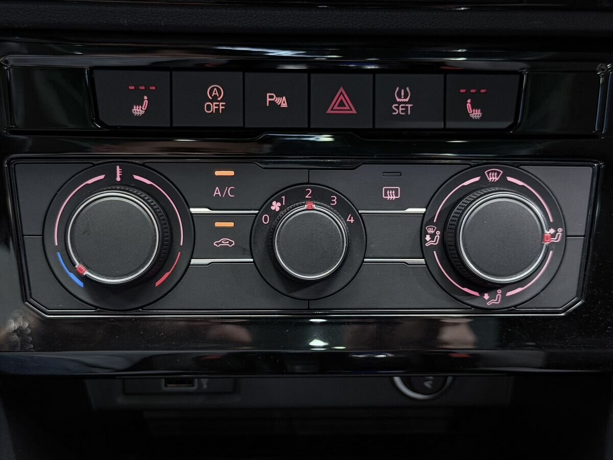 Jetta VS7 2022 - фото автомобиля