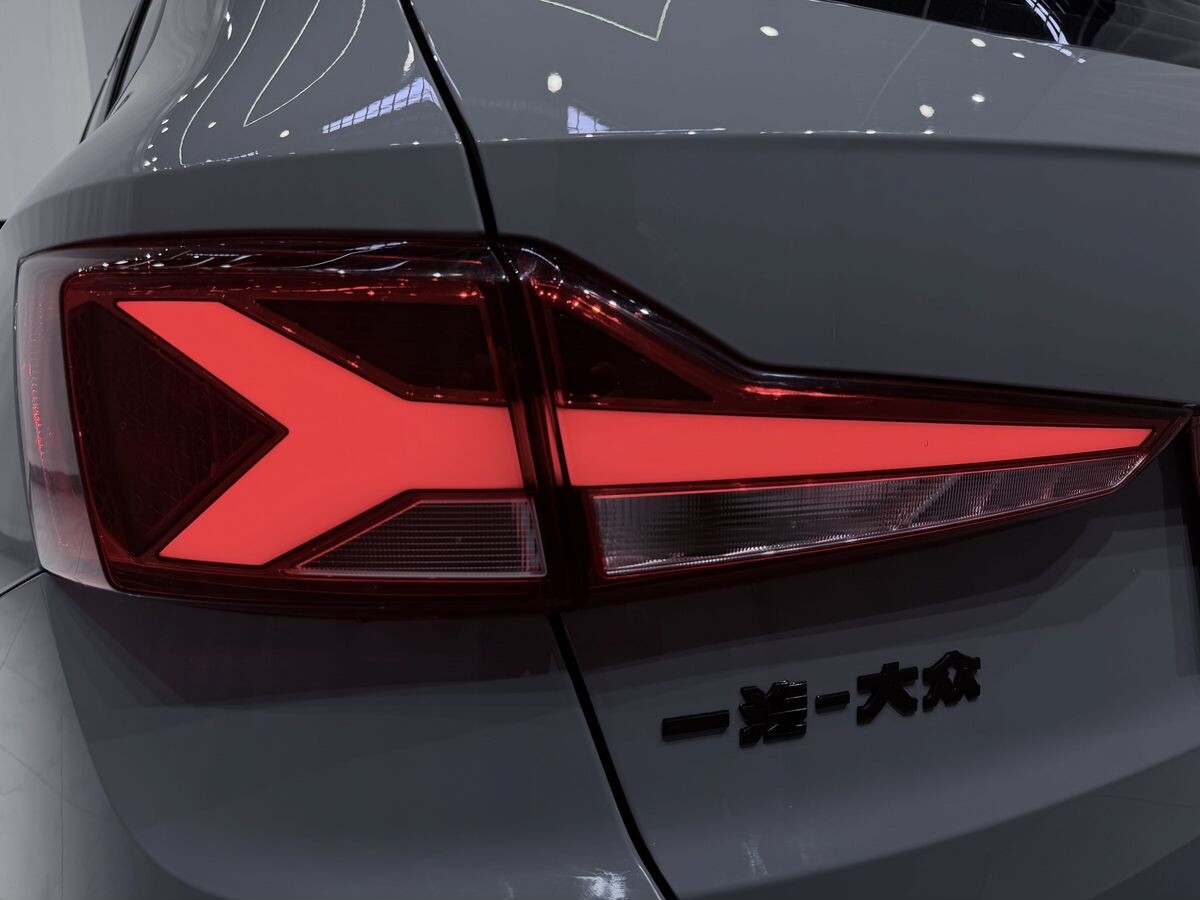Jetta VS7 2022 - фото автомобиля