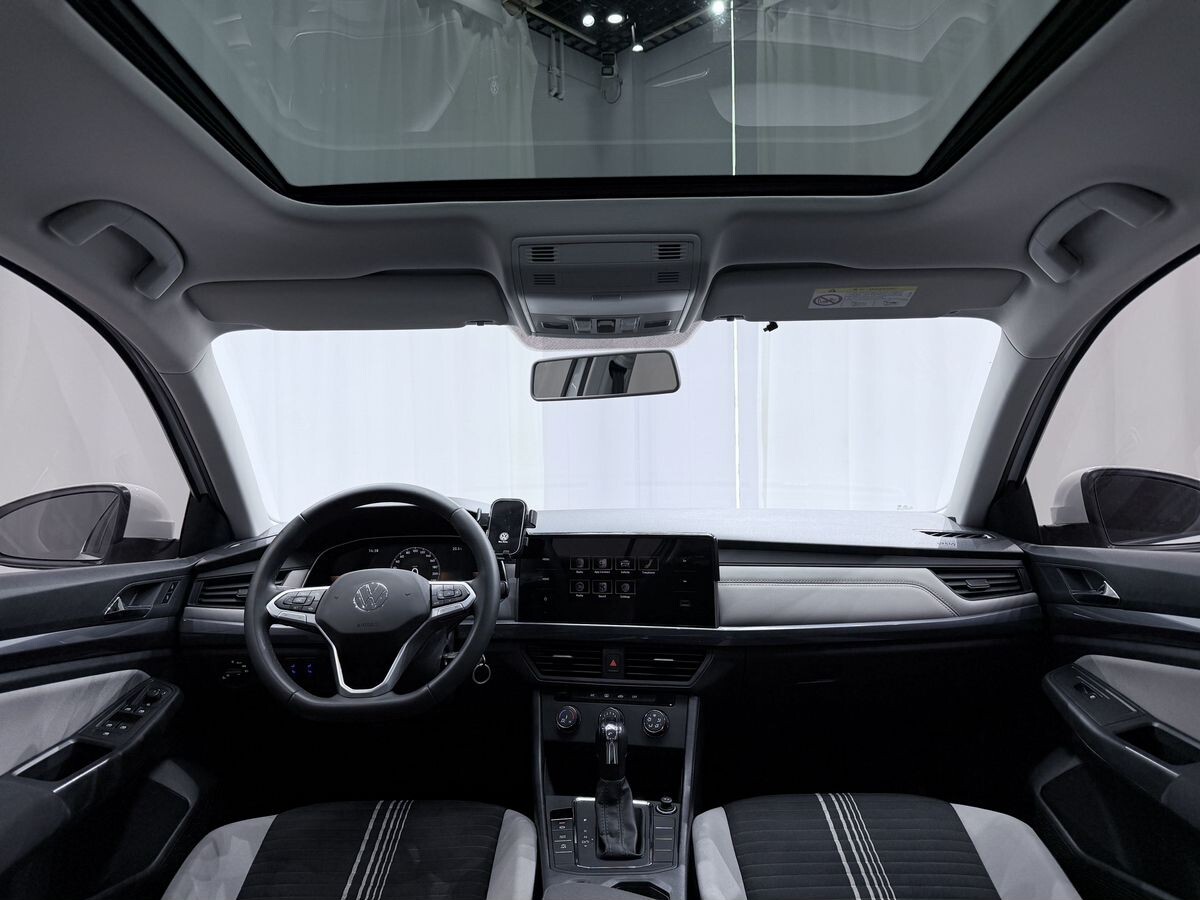 Volkswagen Bora 2023 - фото автомобиля