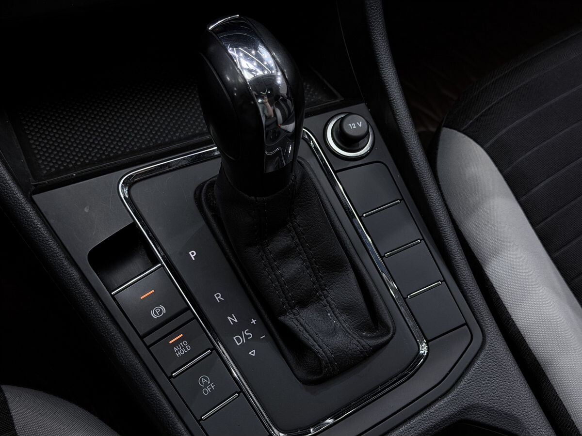 Volkswagen Bora 2023 - фото автомобиля