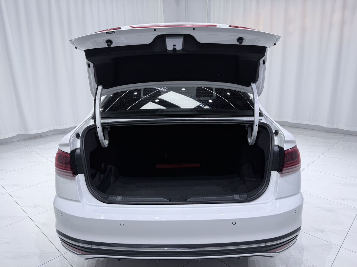 Volkswagen Bora 2023 - фото автомобиля