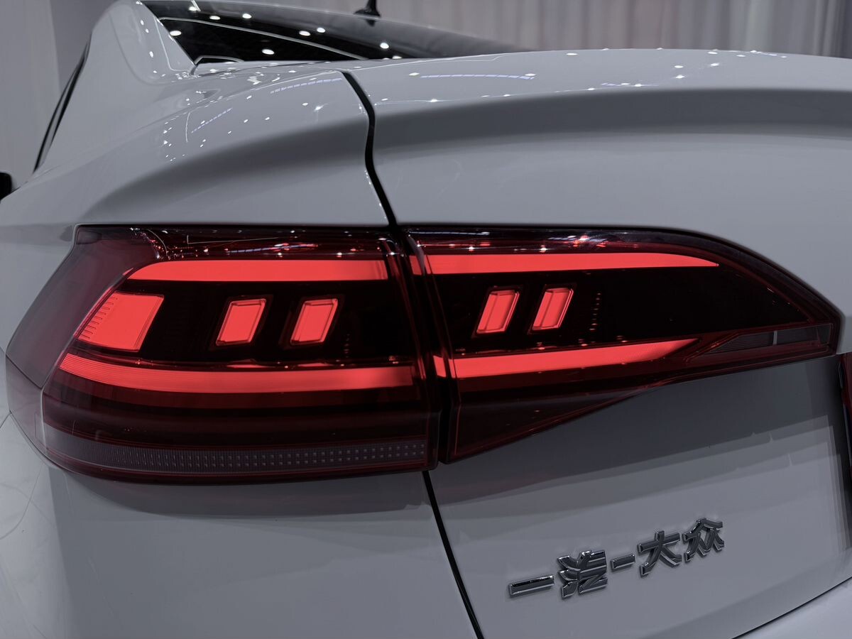 Volkswagen Bora 2023 - фото автомобиля