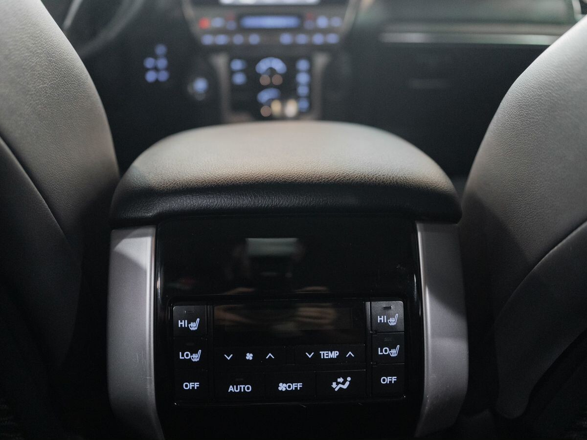 Toyota Land Cruiser Prado 2018 - фото автомобиля