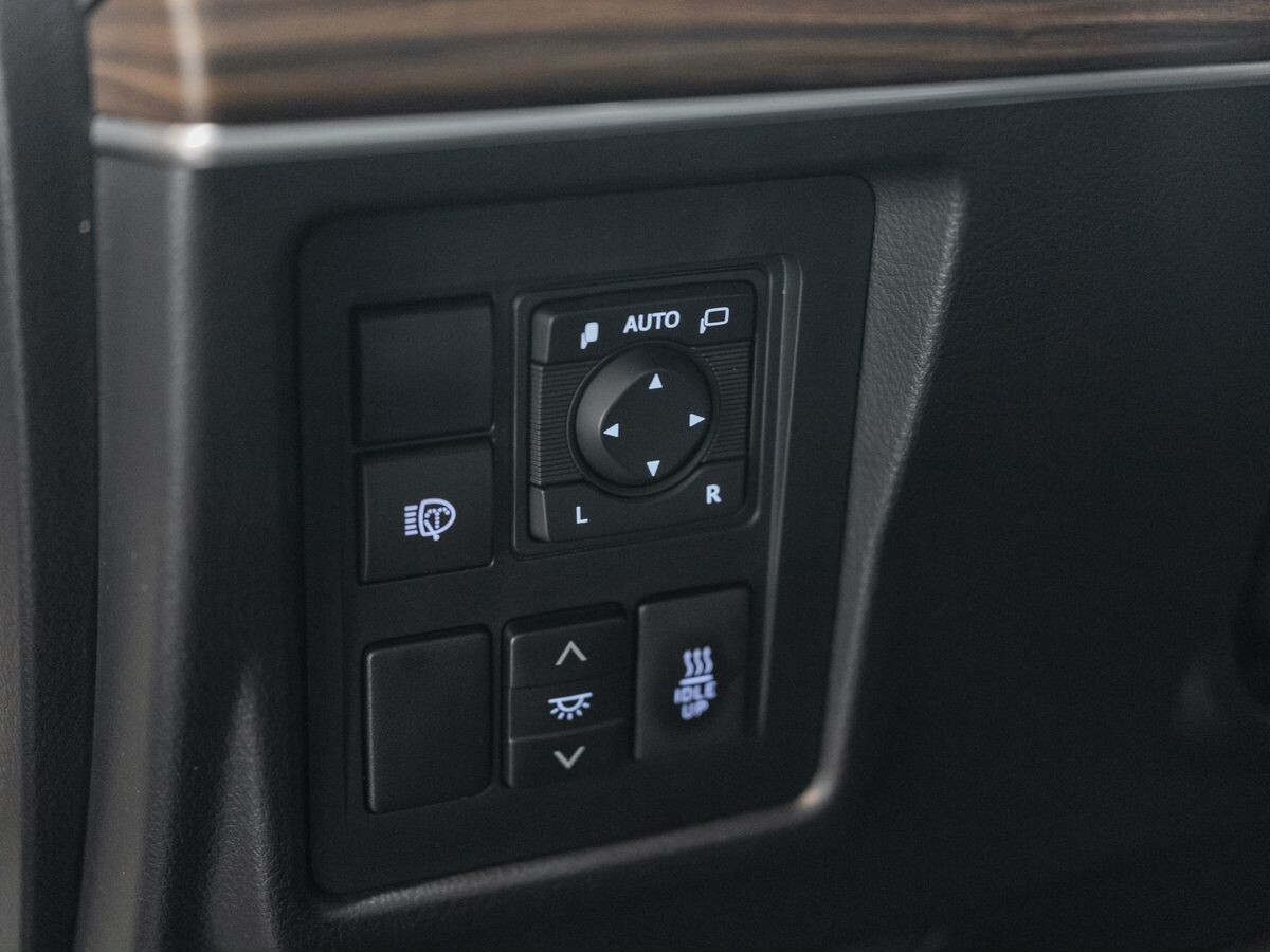 Toyota Land Cruiser Prado 2018 - фото автомобиля