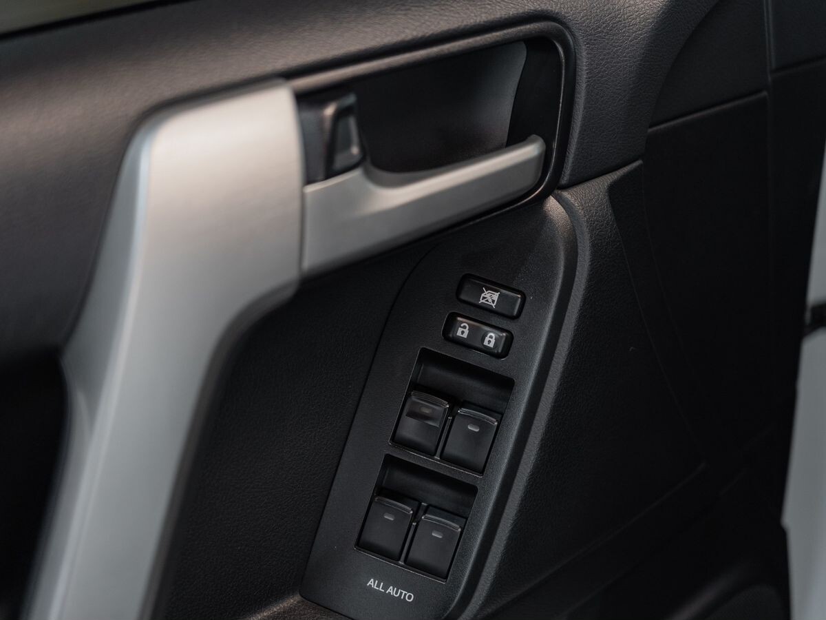 Toyota Land Cruiser Prado 2018 - фото автомобиля