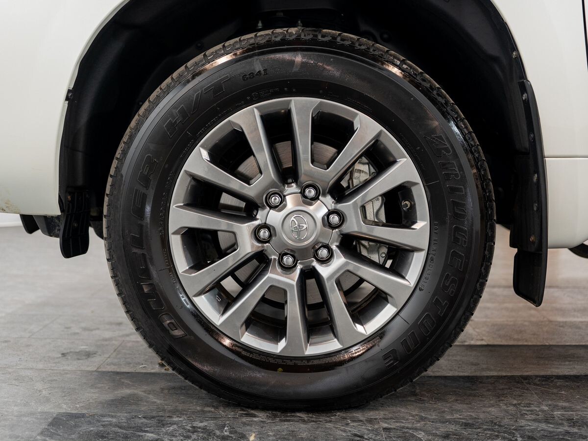 Toyota Land Cruiser Prado 2018 - фото автомобиля