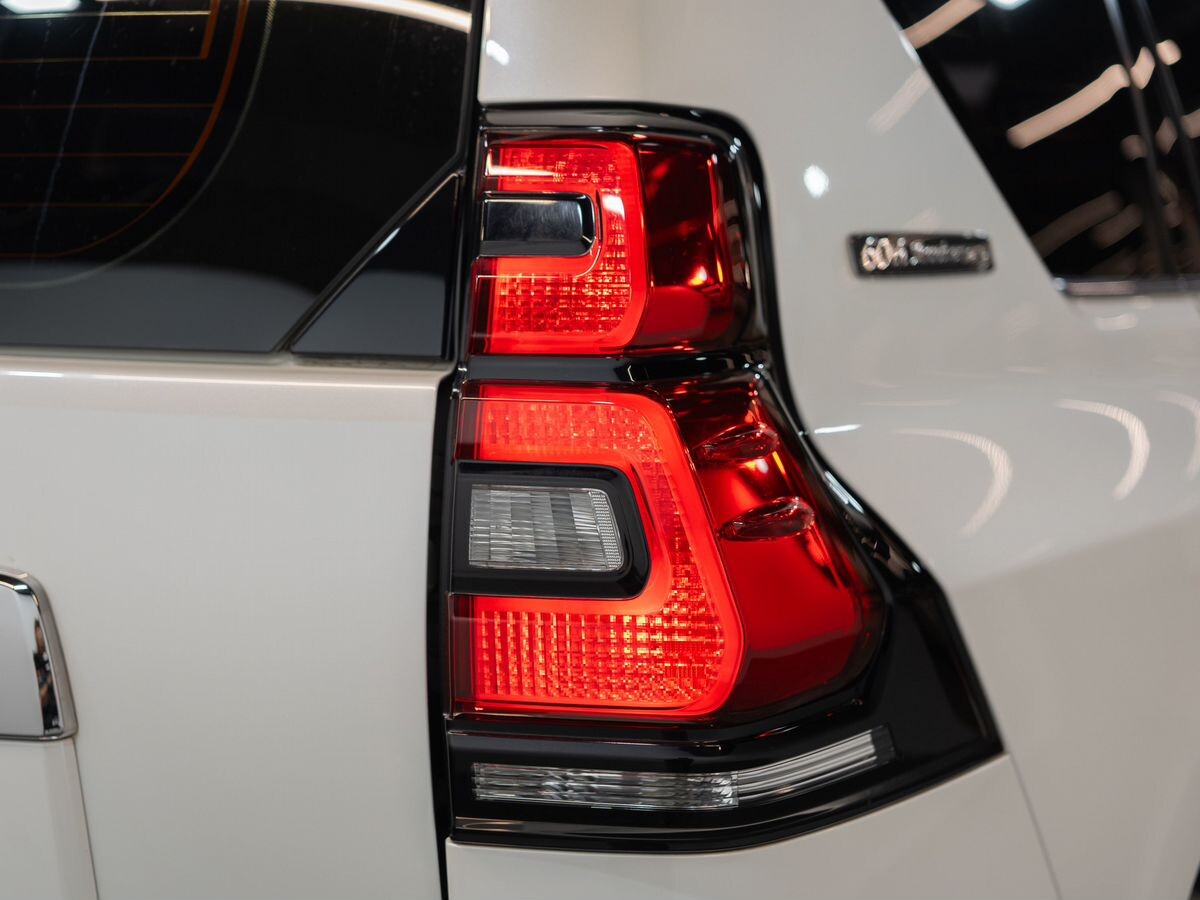 Toyota Land Cruiser Prado 2018 - фото автомобиля
