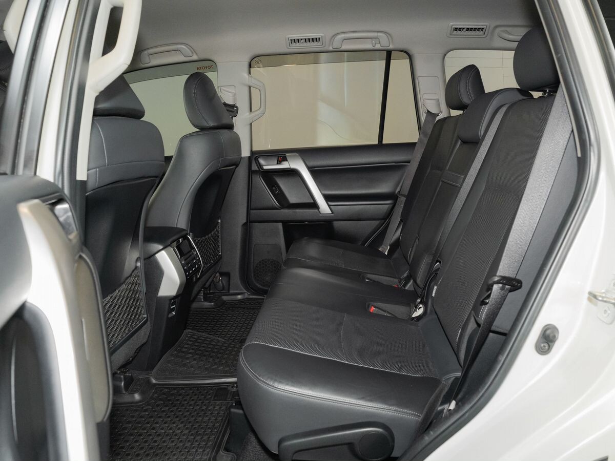 Toyota Land Cruiser Prado 2018 - фото автомобиля